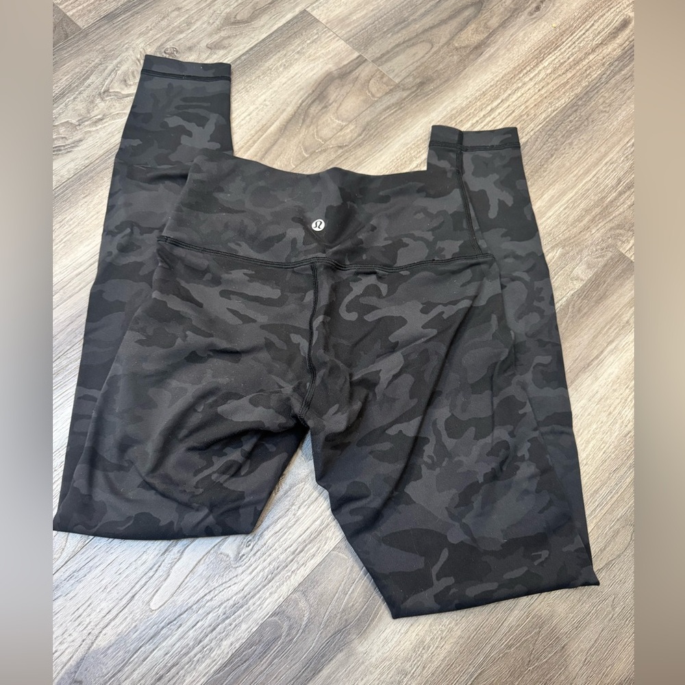 Lululemon Wunder Under Hi-Rise Tight *28"
Incognito Camo Multi Grey SZ 6